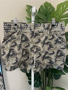 💚🖤 INC International Concepts Studded Camo Cargo Shorts Size 6